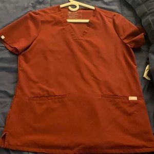 Maroon figs casma top